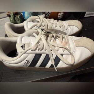 adidas women’s White & Black Classic Court Sneaker 9.5